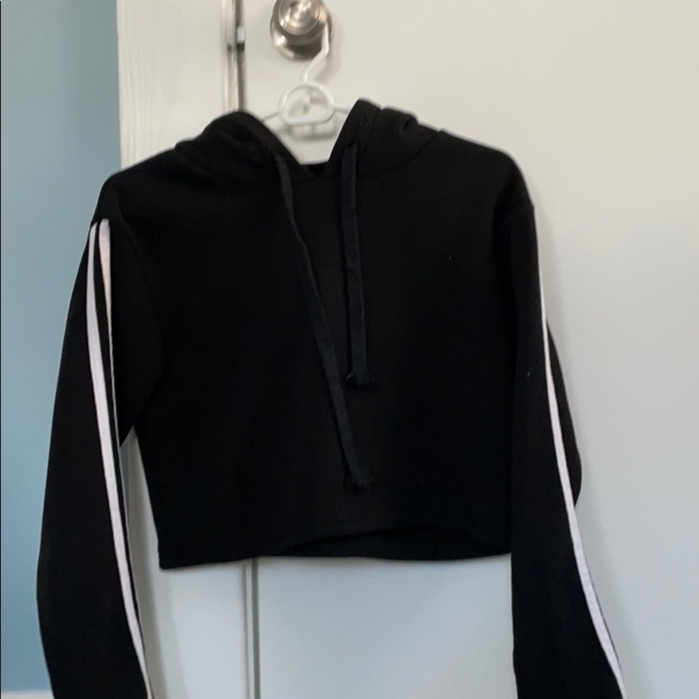 Black striped cropped sweatshirt !!